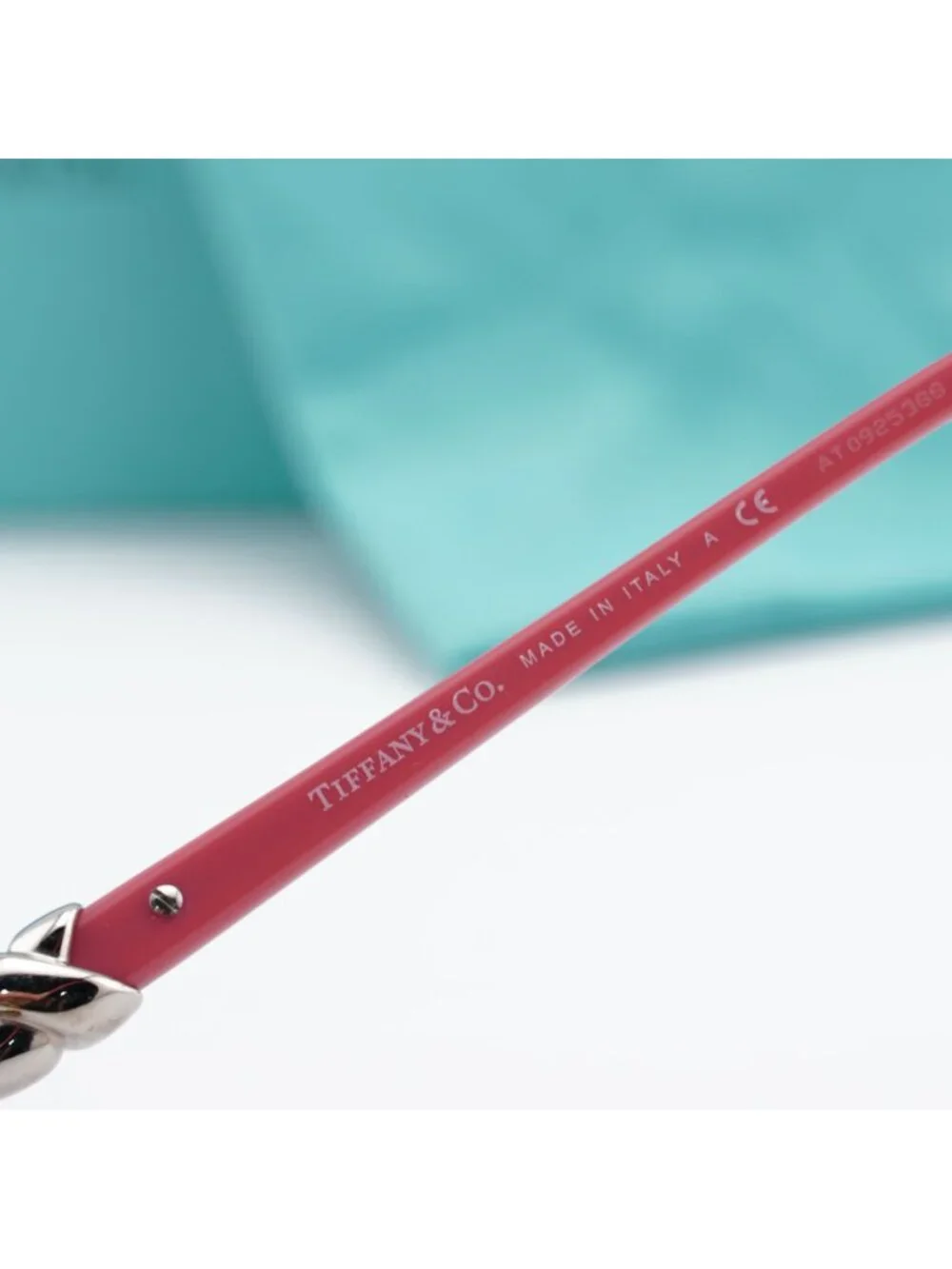 Tiffany & Co model tf2016